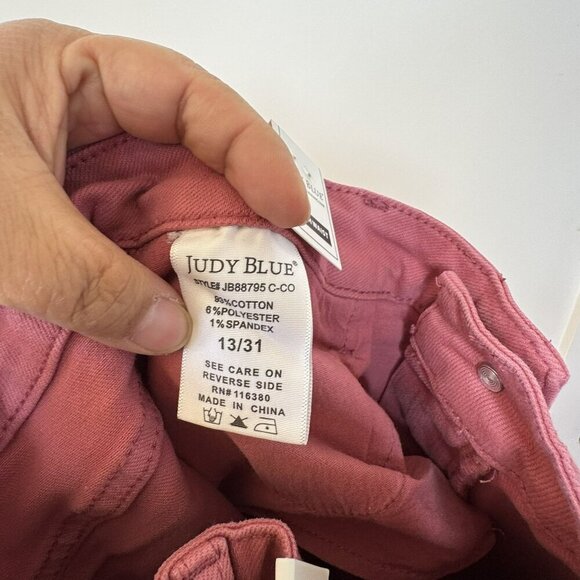 Judy Blue High-Waisted Jeans Crochet Patchwork Knee Pink Mauve Sz 13 31 NWT - Picture 3 of 5